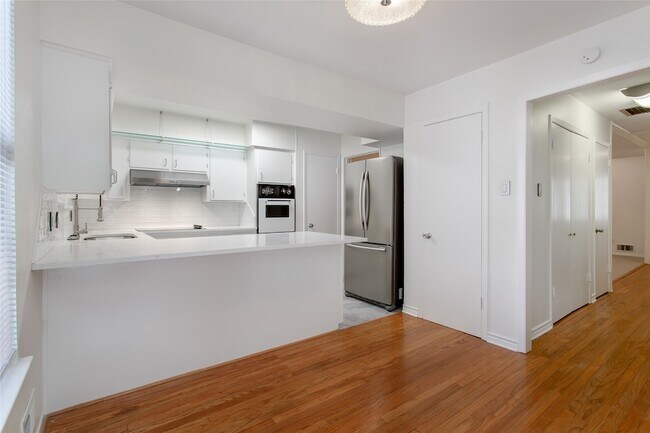Building Photo - 7475 Brentcove Cir