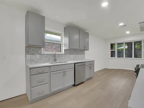 Building Photo - 4032 Aragon Dr