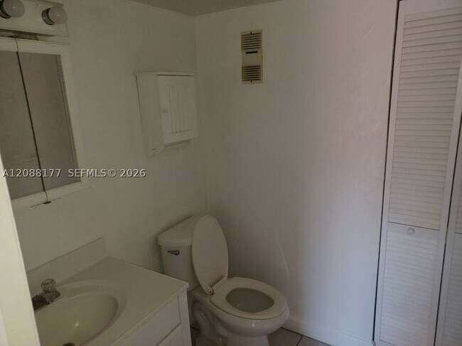 Building Photo - 7170 Fairway Dr