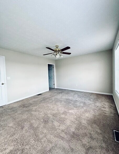 Building Photo - 634 Hampton Way