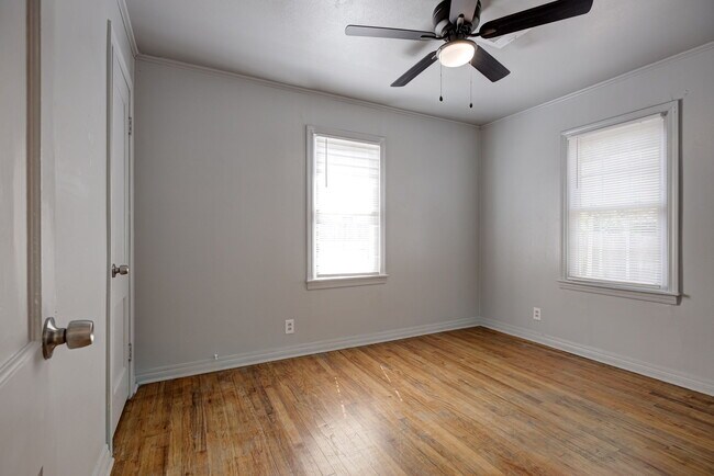 Building Photo - 910 Garver St