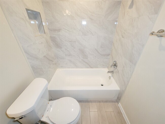 Building Photo - 8611 Pool Creek Dr