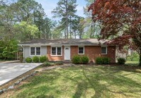 Building Photo - Ranch Three Bedrooms with Fenced in Yard - Move in Ready!