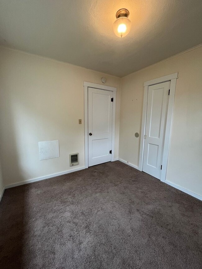 Building Photo - 2-Bedroom 1-bathroom house