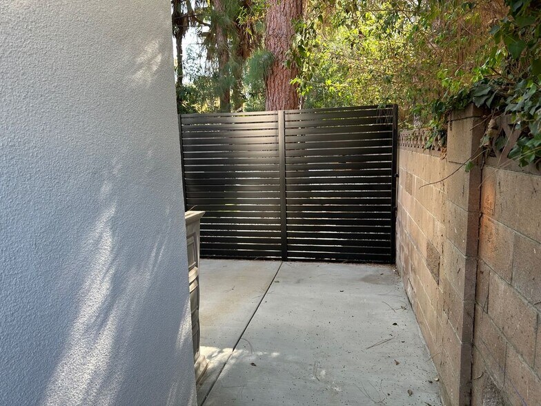 Building Photo - 23110 1/2 West Mulholland Drive