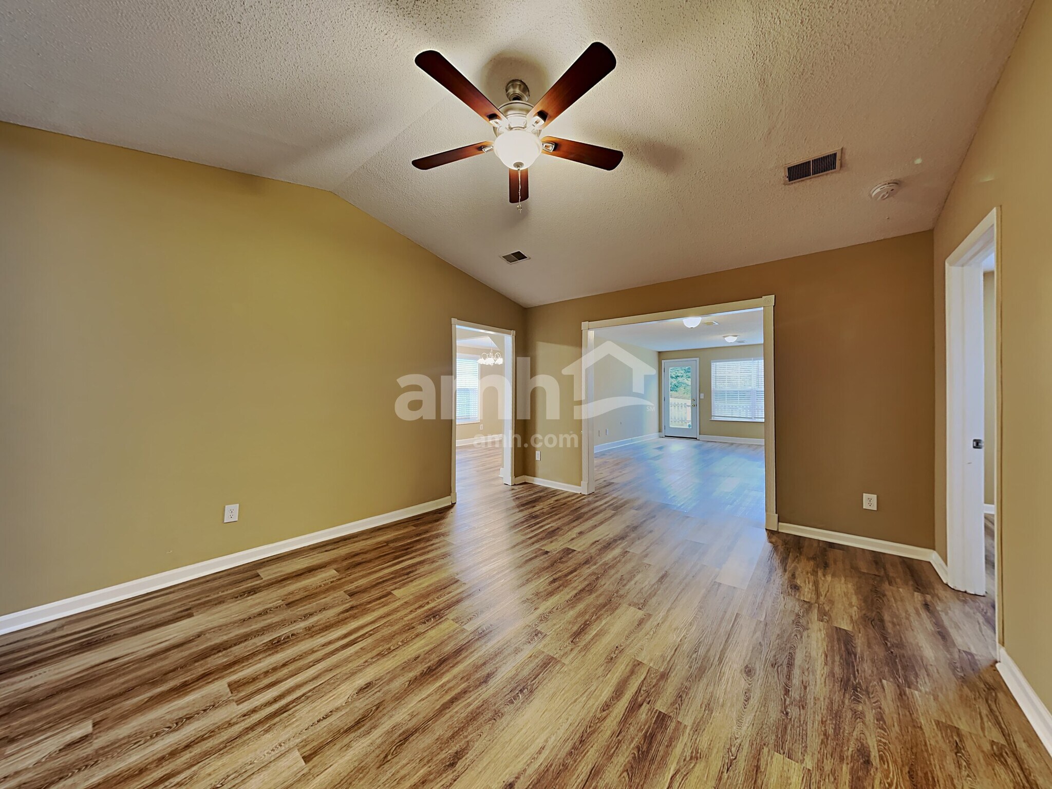 Building Photo - 208 Winding Willow Trl