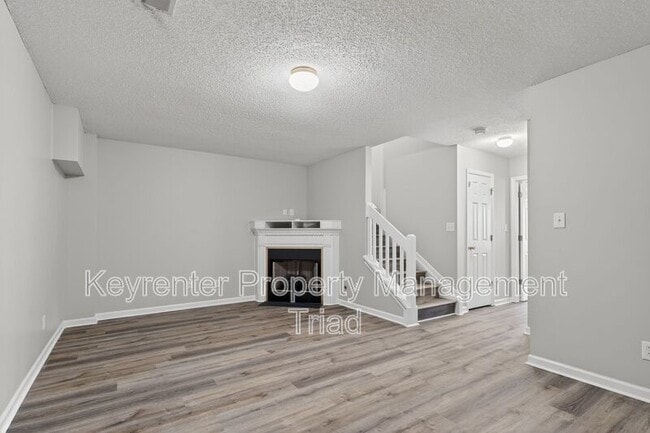 Building Photo - 94 Tannenbaum Cir