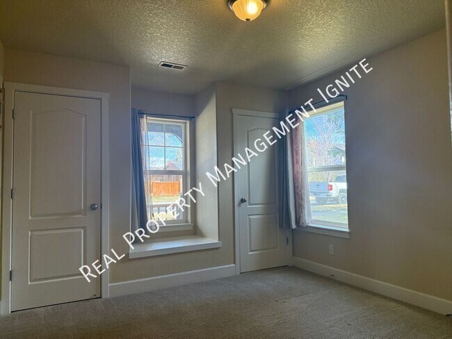 Building Photo - 20633 Couples Ln