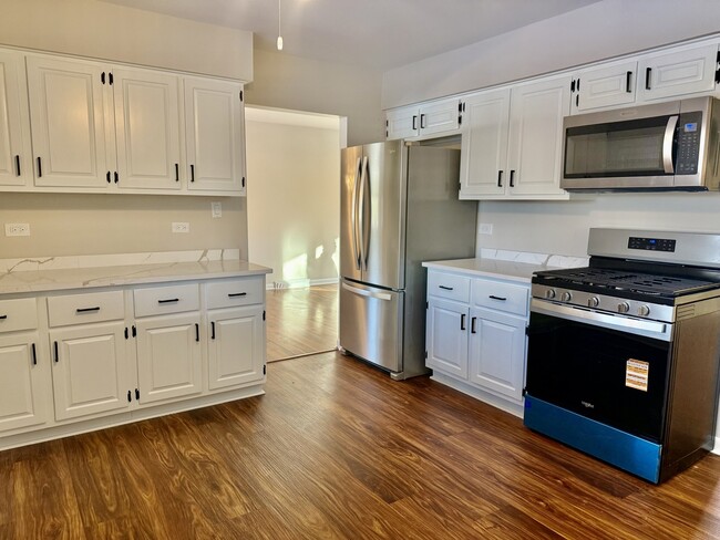 Building Photo - 619 41st St