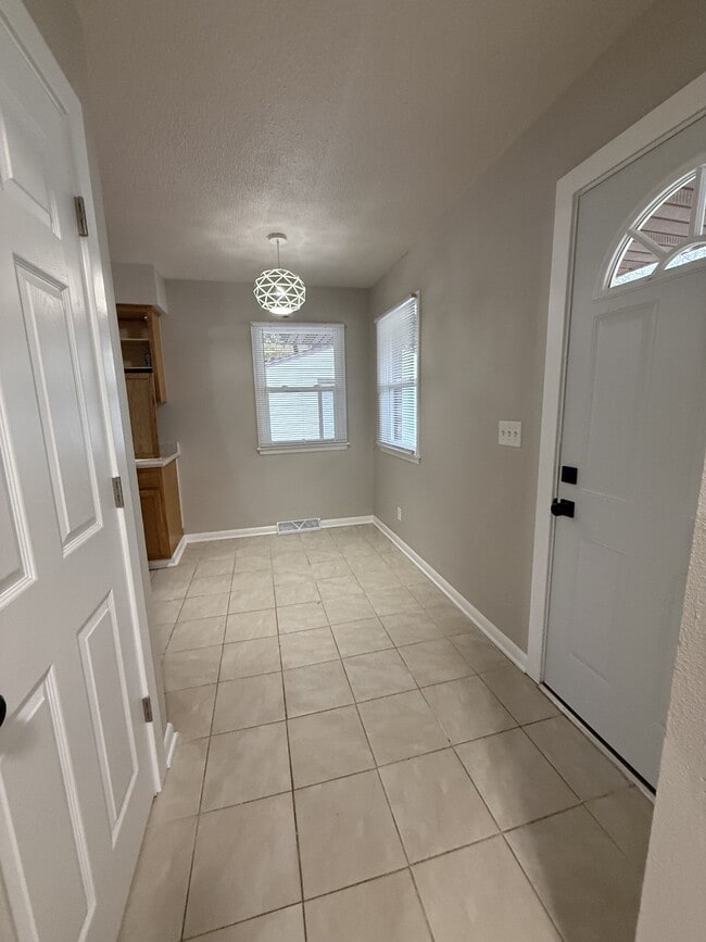 Building Photo - 3421 Fairlane Dr