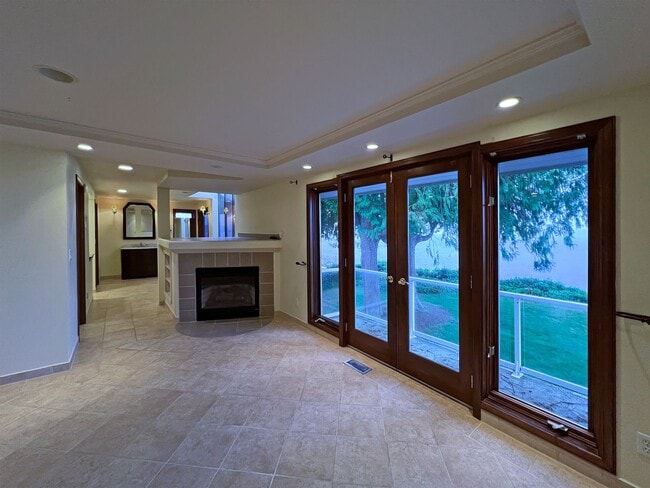 Building Photo - Gated Sound view home Des Moines area, 4 bed plus den 2.5 bath 3900 s/f, Available NOW!!!