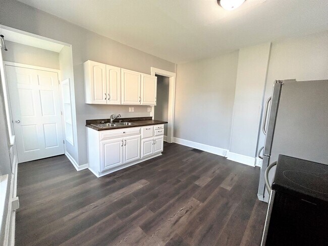 Building Photo - 217-217 S 9th St