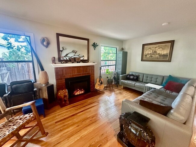 Building Photo - Updated Palo Alto Dream Rental with Backya...