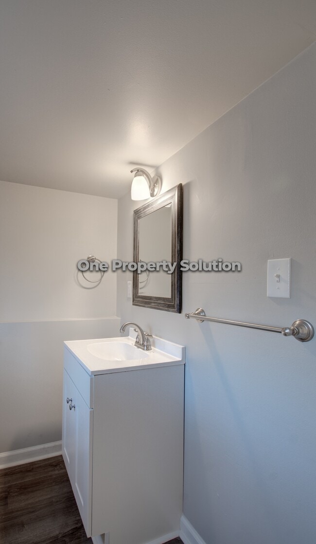 Building Photo - 1520 W 45th St