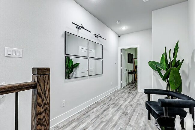 Building Photo - 4677 Bellfort Ave