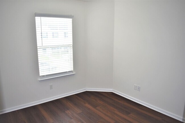 Building Photo - 4 BC