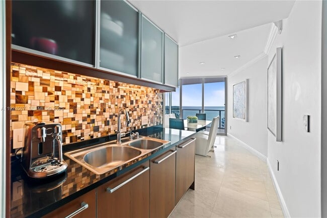 Building Photo - 3101 S Ocean Dr