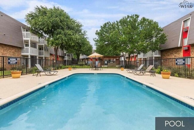 Building Photo - 2612 Southwest Pkwy