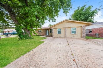 Building Photo - 430 W Juniper Dr