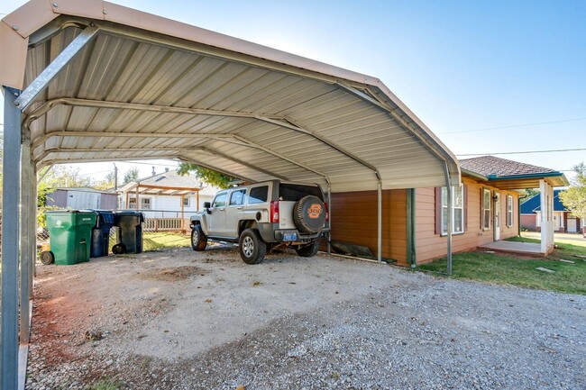 Building Photo - Newer Three bed home on large lot