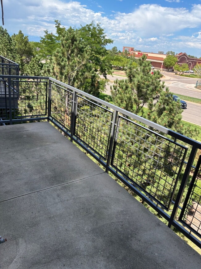 Building Photo - Beautiful Updated 2-Bedroom, 2 Full Bathroom Mid-Rise Condo Available ASAP!
