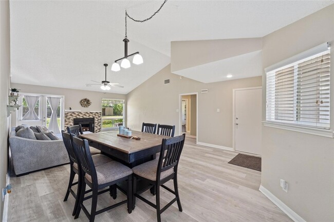 Building Photo - 13314 Briar Hollow Dr