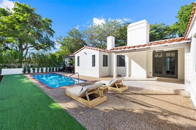 Building Photo - 3519 Toledo St