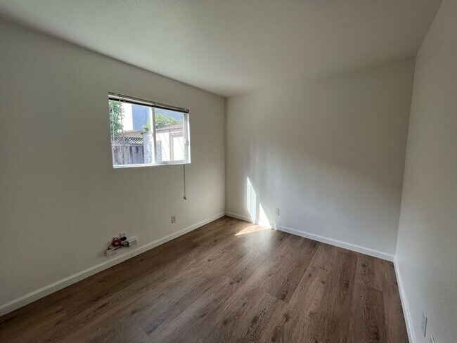 Building Photo - 4BD/2BA Newly Remodelled Cambrian Park Hom...