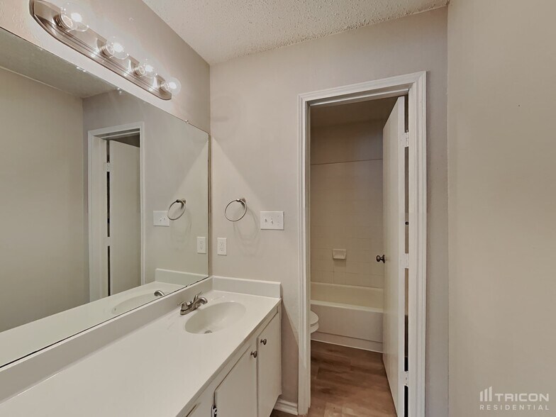 Building Photo - 4805 Sugar Tree Ct