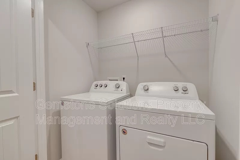 Building Photo - 608 Clifford Hts