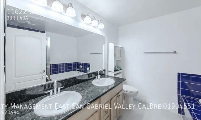 Building Photo - 11622 Oxnard St