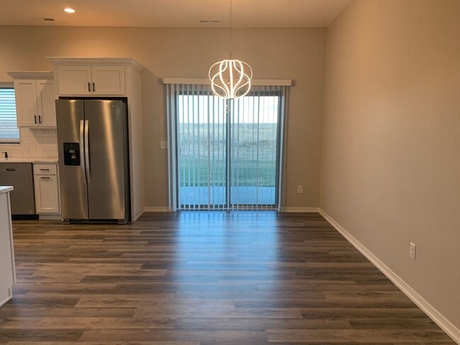 Building Photo - Spacious 2-Story with 3 bedrooms/2.5 bathrooms off N 27th and I-80