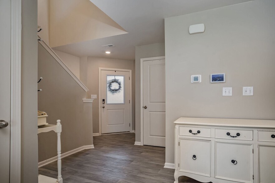 Building Photo - 1157 Amber Dr