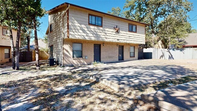 Building Photo - 1002 Verde Dr