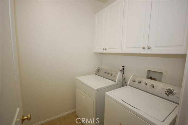Building Photo - 121 Chantilly