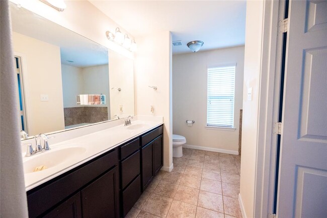 Building Photo - 6038 Wesley Manor Ct