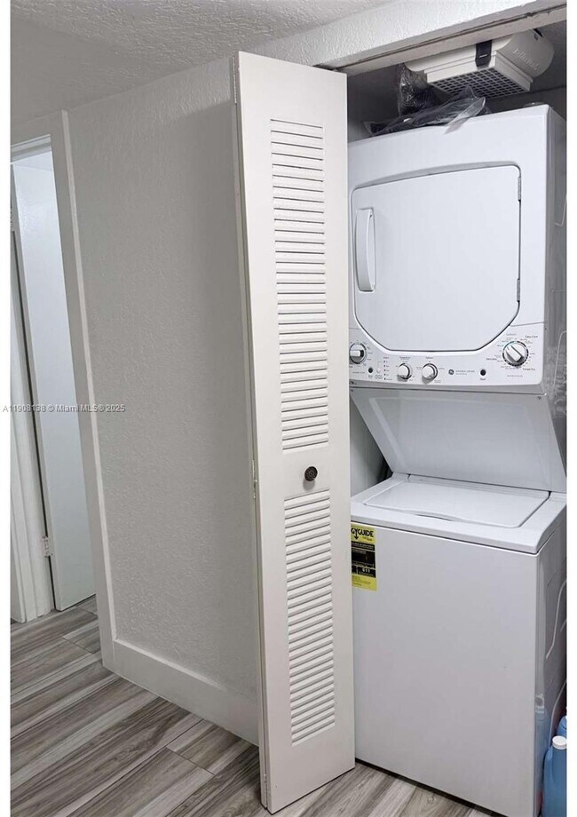 Building Photo - 6780 W 2nd Ct