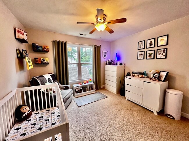 Building Photo - Gorgeous Home in the heart of Bayview Beach