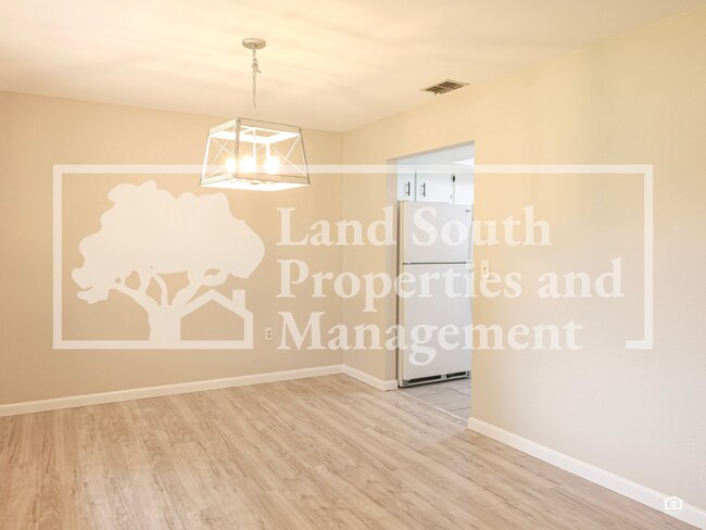 Building Photo - Beautifully Winter Haven Pool Home with Ideal Location