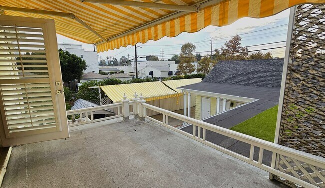 Building Photo - Stunning 3 Bedrooms, 2 Baths Valley Village home with detached, private Recording Studio