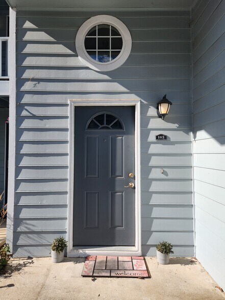 Building Photo - 4000 Riverlook Pky SE