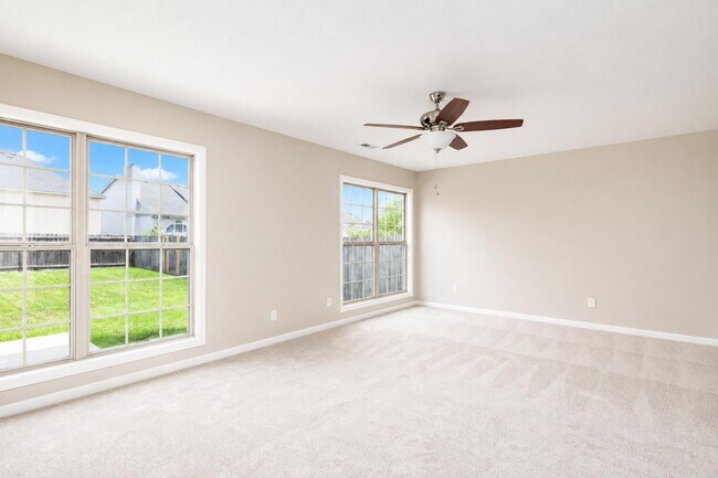 Building Photo - 565 Wellington Gardens Dr