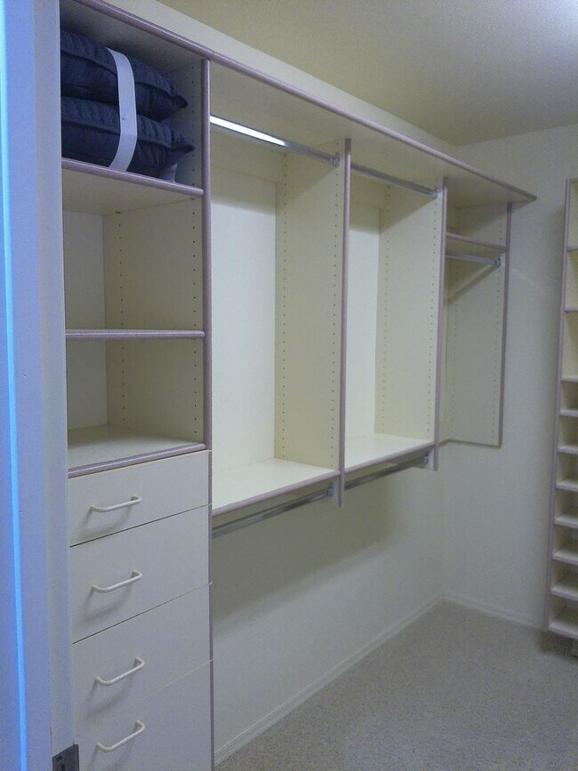 Building Photo - Winter Rental Available October-April 2027
