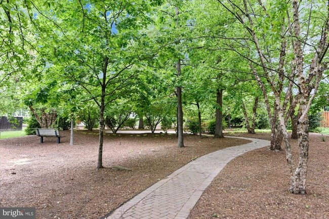 Building Photo - 45482 Pine Trail Terrace