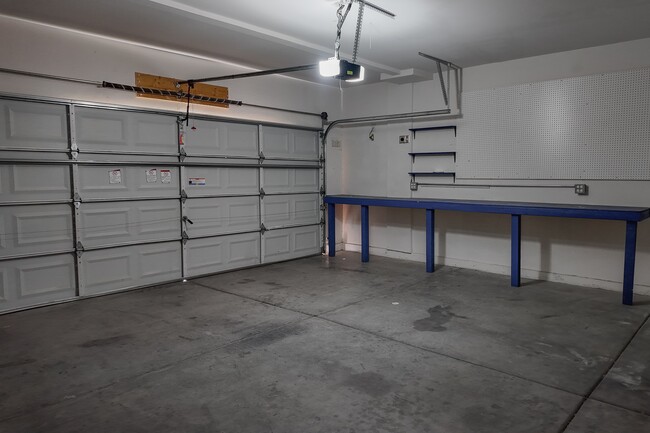 Building Photo - 9222 Cazador St