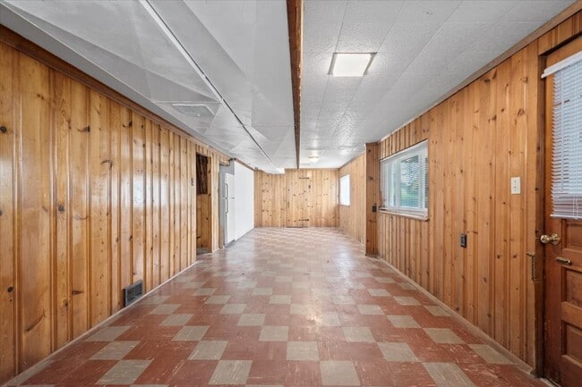 Building Photo - 3635 Poplar Ave