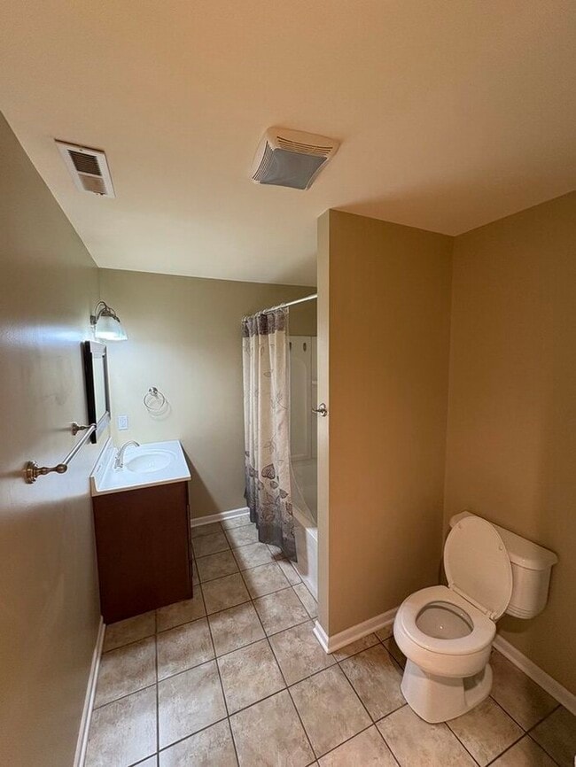 Building Photo - 3bdrm/1 bath - Lake Como