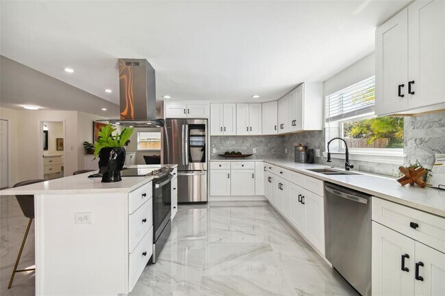 Building Photo - 4910 W San Miguel St