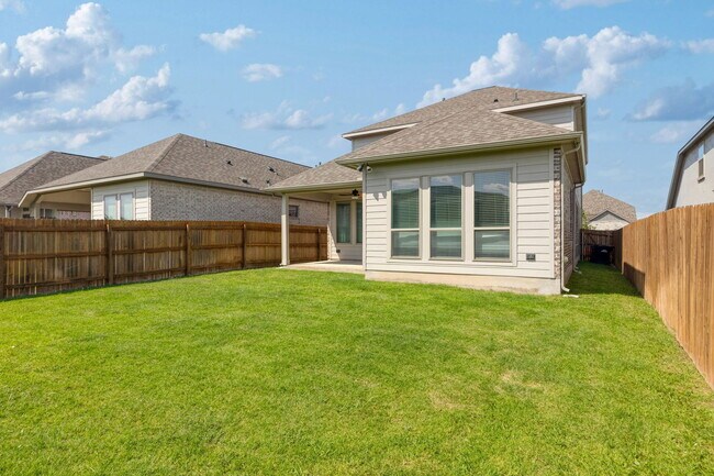 Building Photo - 125 Rangel Dr