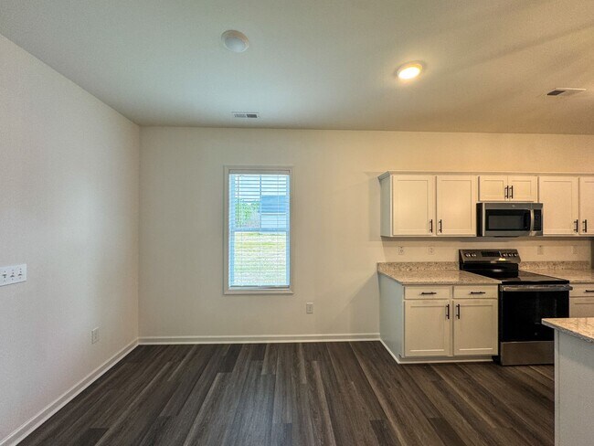 Building Photo - Beautiful 3 Bed 2 Bath Home in Raeford